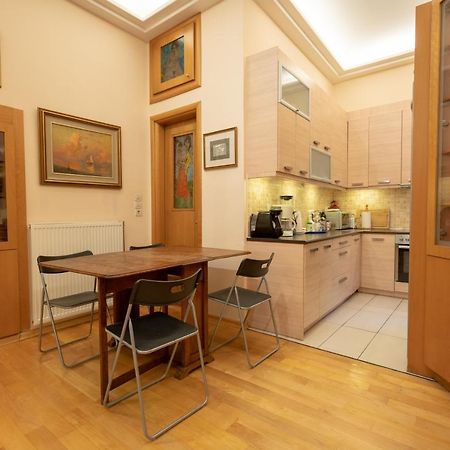 Acropolis Metro St.3 Bedrοοms 6 Persons Maisonette Athene Buitenkant foto